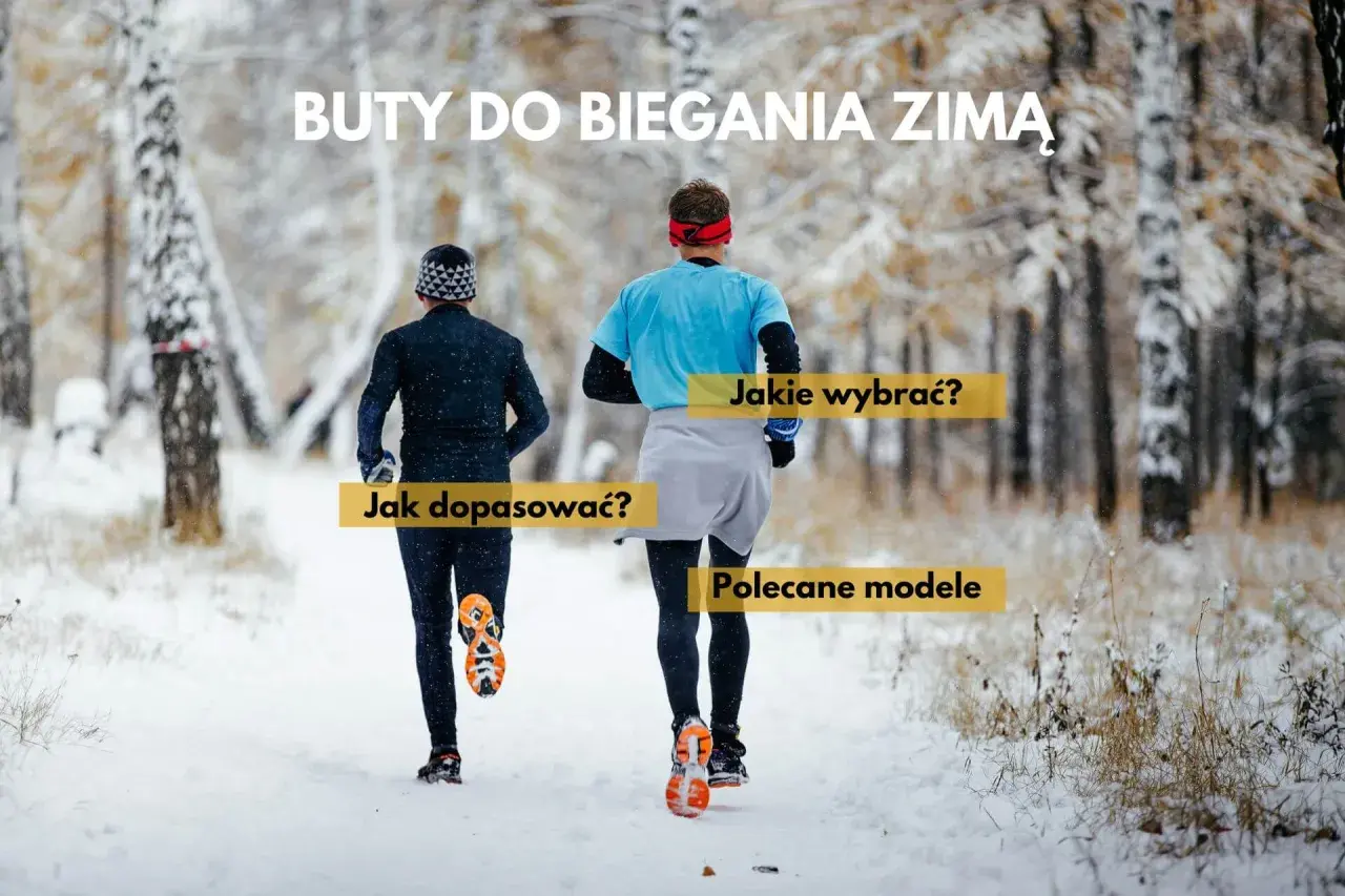 Dwóch biegaczy w zimowym lesie, w specjalnych butach do biegania po śniegu. Tekst: "Buty do biegania zimą. Jak dopasować? Jakie wybrać? Polecane modele.